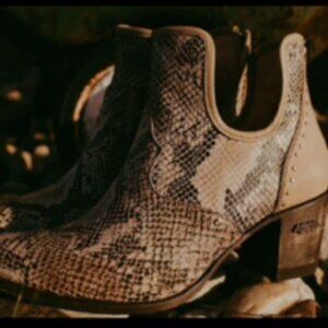 NEW Miss Macie Honey Hush Boutique Snakeskin Western Cowgirl Booties Size 7.5